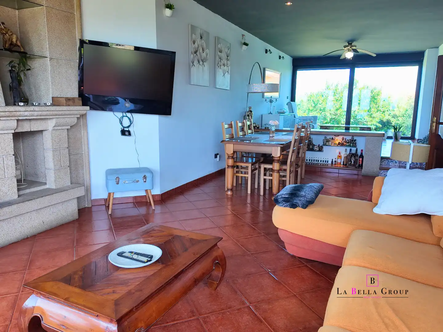Sala d'estar de Casa o xalet en venda en Fisterra amb Calefacció, Jardí privat i Parquet