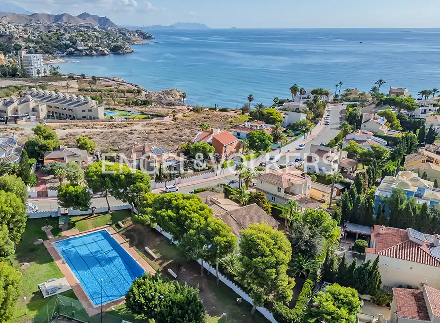 Vista exterior de Casa o chalet en venta en El Campello con Aire acondicionado, Calefacción y Jardín privado