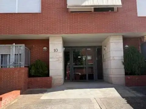 Vista exterior de Pis en venda en Ciudad Real Capital amb Aire condicionat, Piscina i Balcó