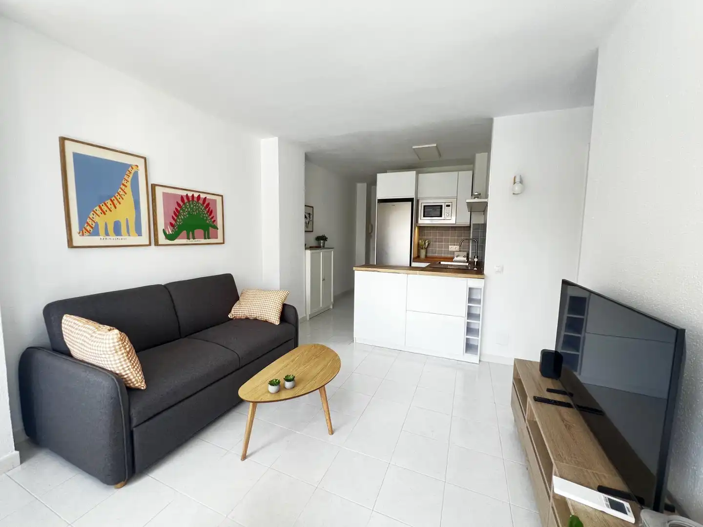 Sala d'estar de Apartament de lloguer en Fuengirola amb Aire condicionat, Calefacció i Jardí privat