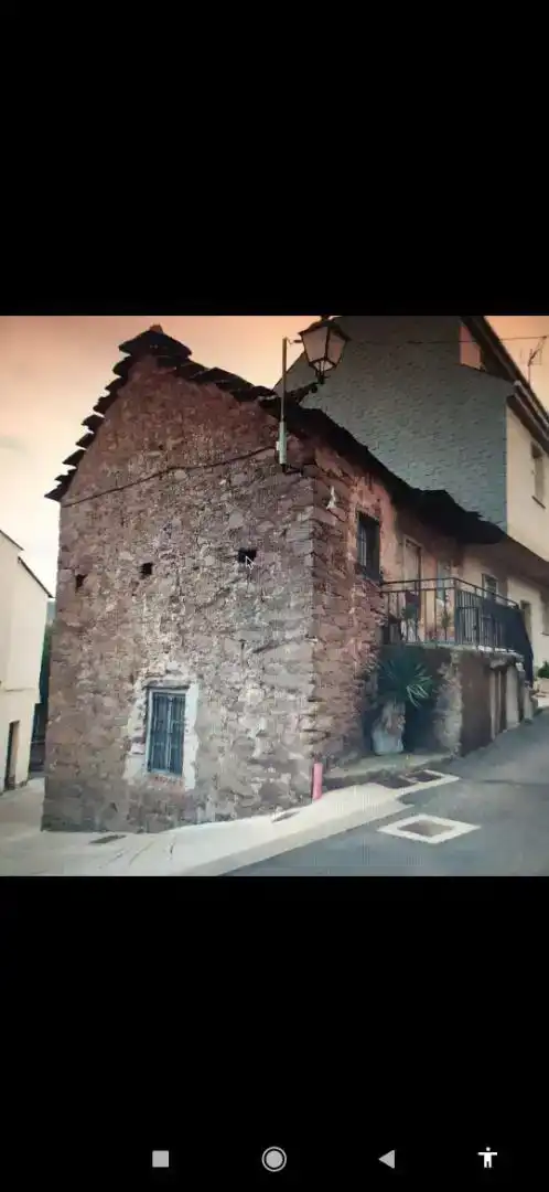 Vista exterior de Casa adosada en venta en Torre del Bierzo, León
