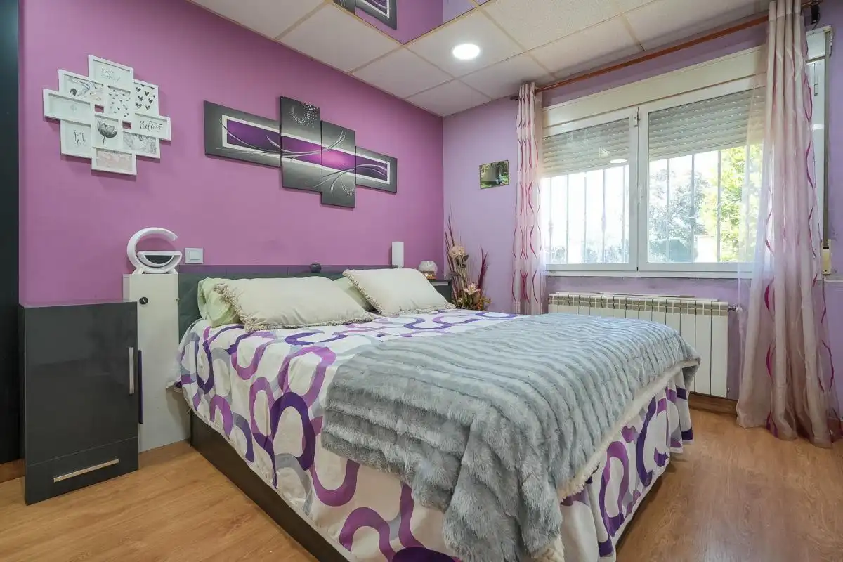 Habitación de Casa adosada en venta en Pioz con Aire acondicionado, Calefacción y Jardín privado