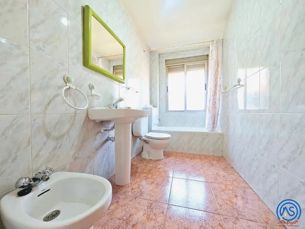 Baño de Piso de alquiler en Zaragoza con Calefacción, Amueblado y Horno
