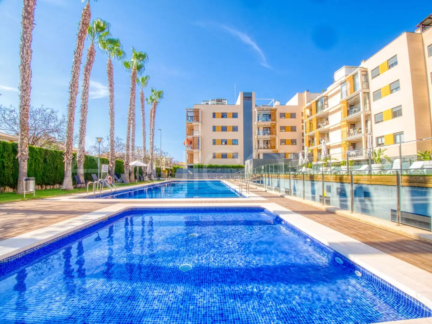 Schwimmbecken von Wohnung zum Verkauf in El Campello mit Klimaanlage, Privatgarten und Parkett