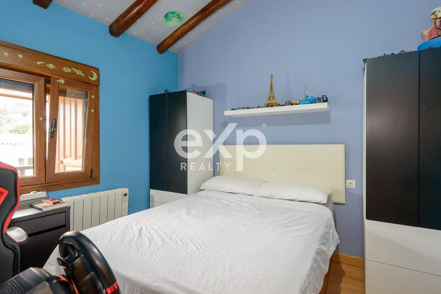 Dormitori de Casa o xalet en venda en Lena amb Calefacció, Jardí privat i Terrassa