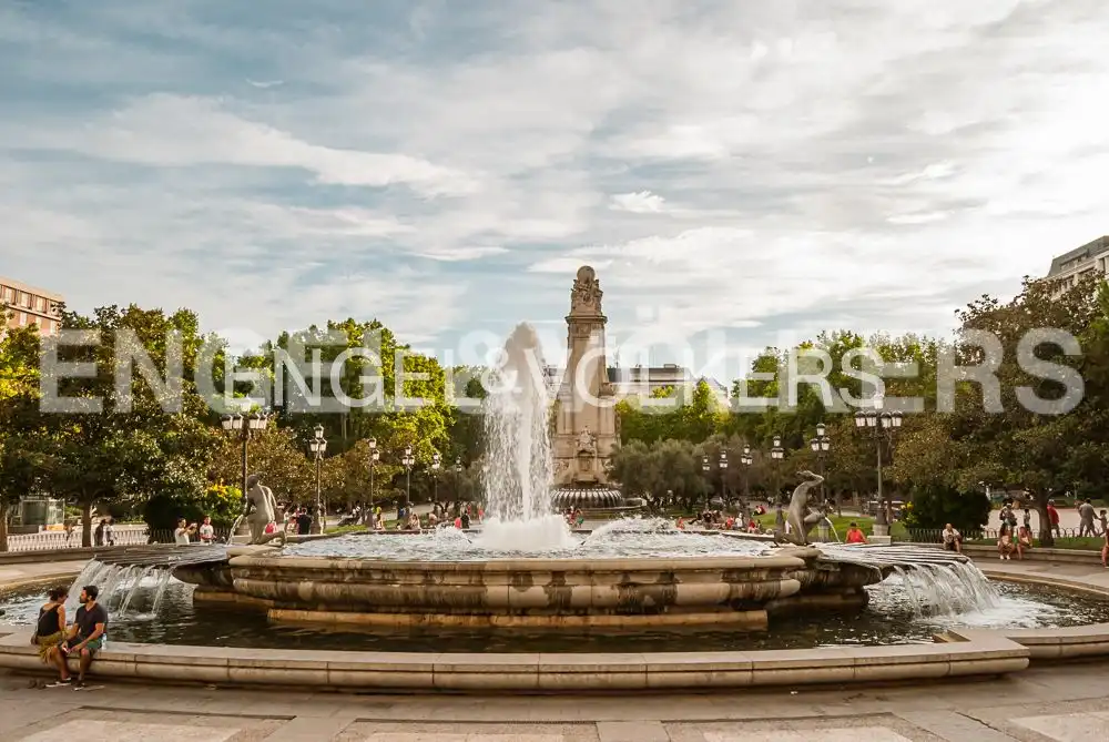 Außenansicht von Erdgeschoss zur Miete in Madrid mit Klimaanlage, Heizung und Möbliert