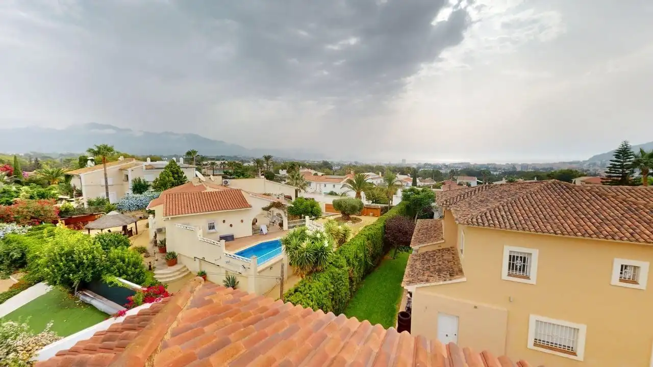 Vista exterior de Casa o xalet en venda en L'Alfàs del Pi amb Jardí privat, Terrassa i Traster