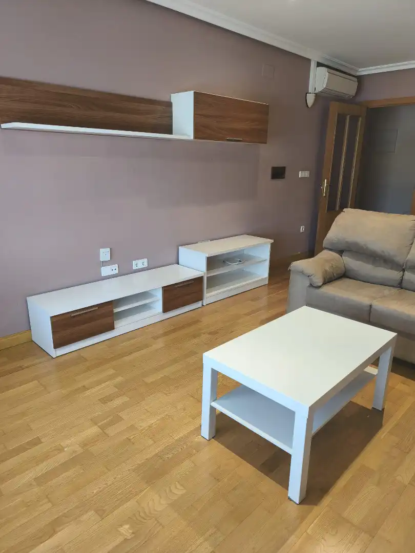 Living room of Flat for rent in Cuenca  with Air Conditioner, Heating and Parquet flooring