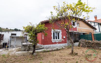 Vista exterior de Casa o xalet en venda en Castrillón amb Terrassa