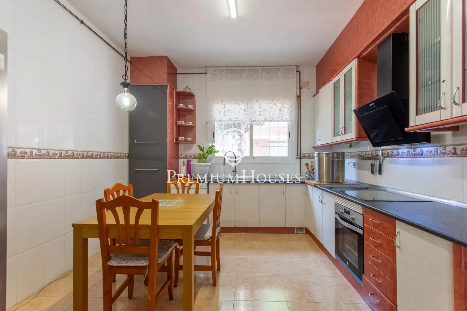 Cocina de Casa o chalet en venta en Mataró con Aire acondicionado, Calefacción y Jardín privado