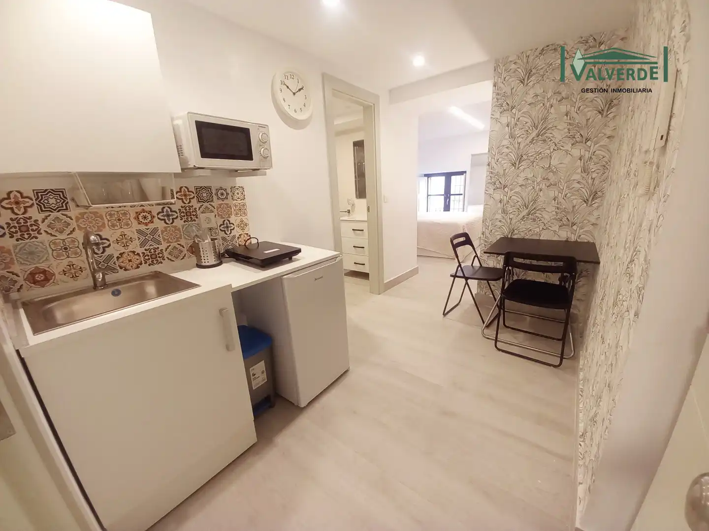 Cocina de Estudio de alquiler en Granada con Aire acondicionado, Calefacción y Amueblado