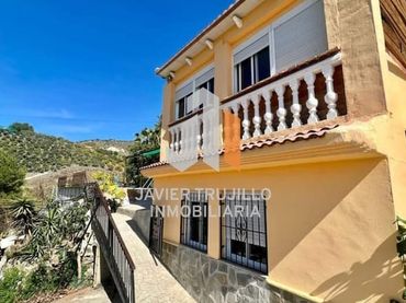 Terraced house with pool to rent in Torrox Pueblo