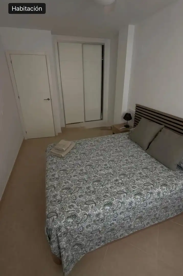 Habitación de Piso de alquiler en Benalmádena con Aire acondicionado, Trastero y Amueblado