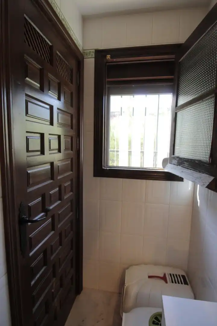 Baño de Casa o chalet en venta en El Castillo de las Guardas con Jardín privado, Trastero y Piscina