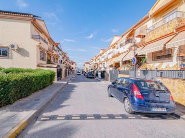 Adossat amb balcó en venda a Calle de Ana Belén 1
