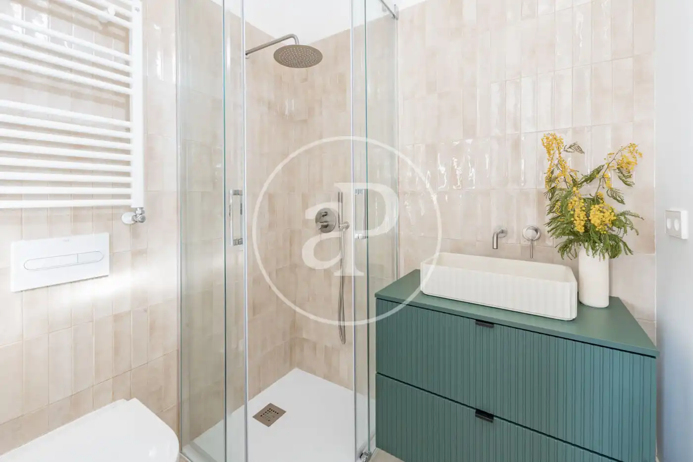 Badezimmer von Wohnung zum Verkauf in Madrid mit Klimaanlage, Heizung und Möbliert
