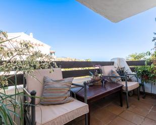 Terrassa de Apartament en venda en Estepona amb Terrassa, Moblat i Piscina comunitària