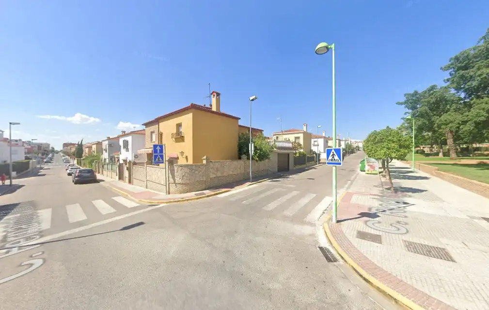 Exterior view of Houses for sale in Dos Hermanas  with Air Conditioner, Private garden and Furnished