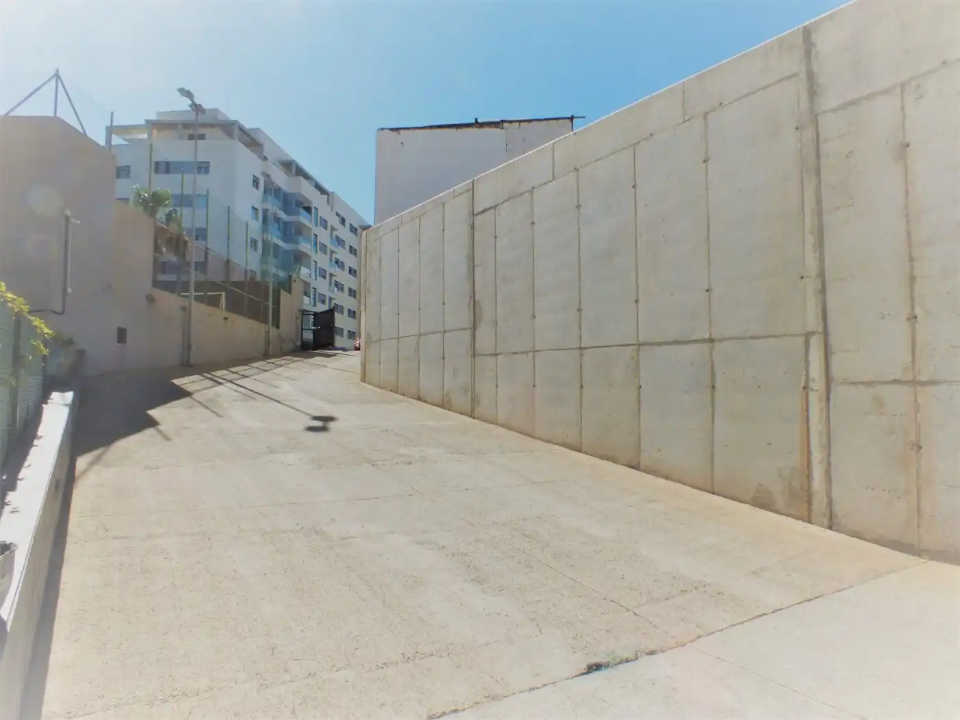 Außenansicht von Wohnung zum Verkauf in Las Palmas de Gran Canaria mit Privatgarten, Terrasse und Möbliert