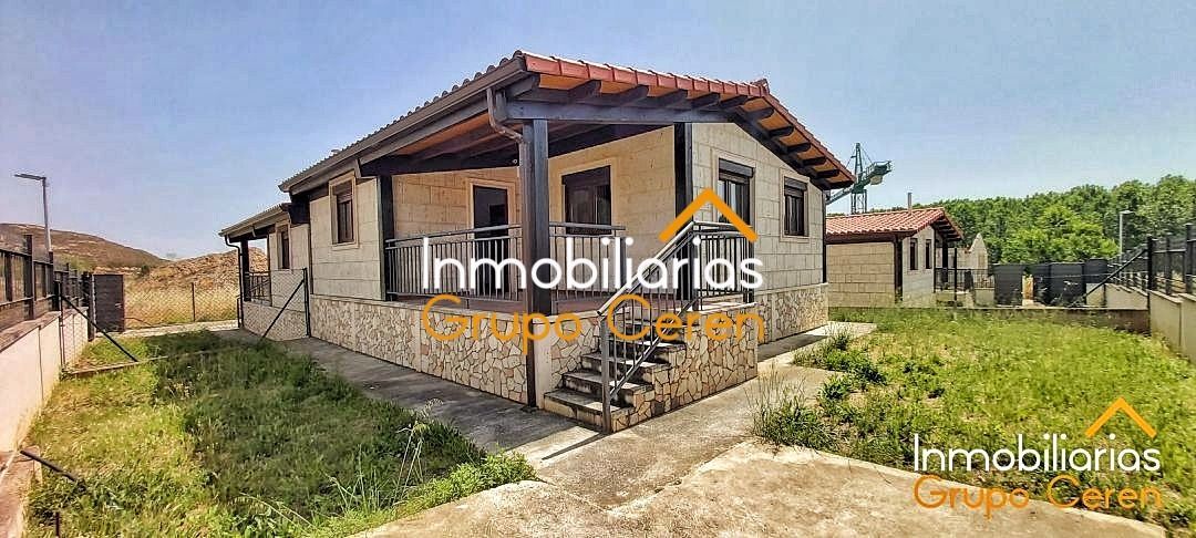 Vista exterior de Casa adosada en venda en Villalobar de Rioja amb Jardí privat, Terrassa i Traster