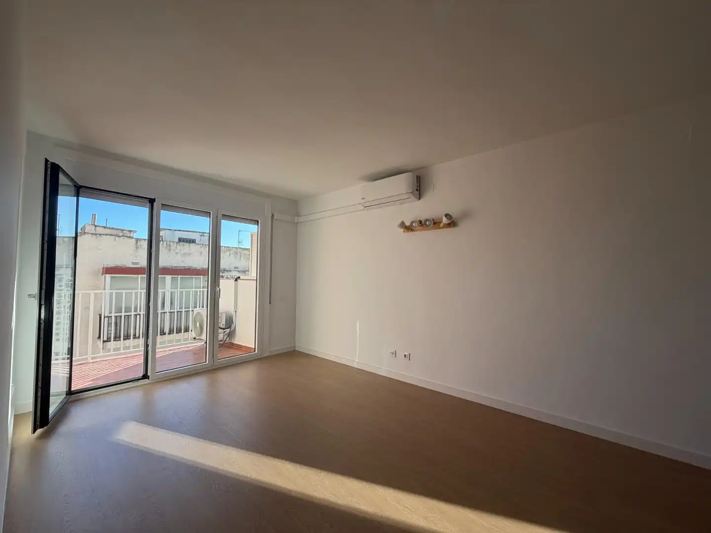 Sala de estar de Piso en venta en Roses con Aire acondicionado, Parquet y Terraza