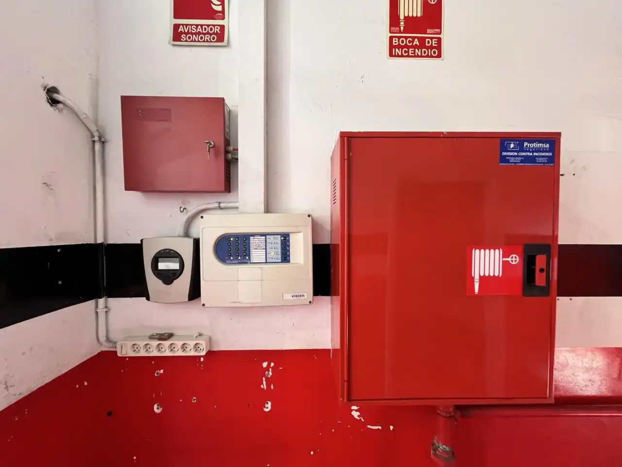 Außenansicht von Fabrikhallen zur Miete in Barcelona mit Heizung