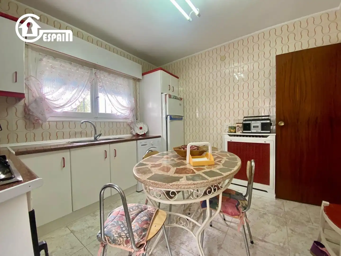 Cocina de Casa adosada en venta en Lillo con Calefacción, Jardín privado y Terraza