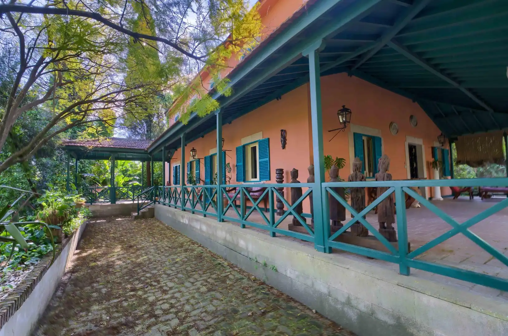 Vista exterior de Casa o xalet en venda en Sanlúcar la Mayor amb Aire condicionat, Jardí privat i Terrassa