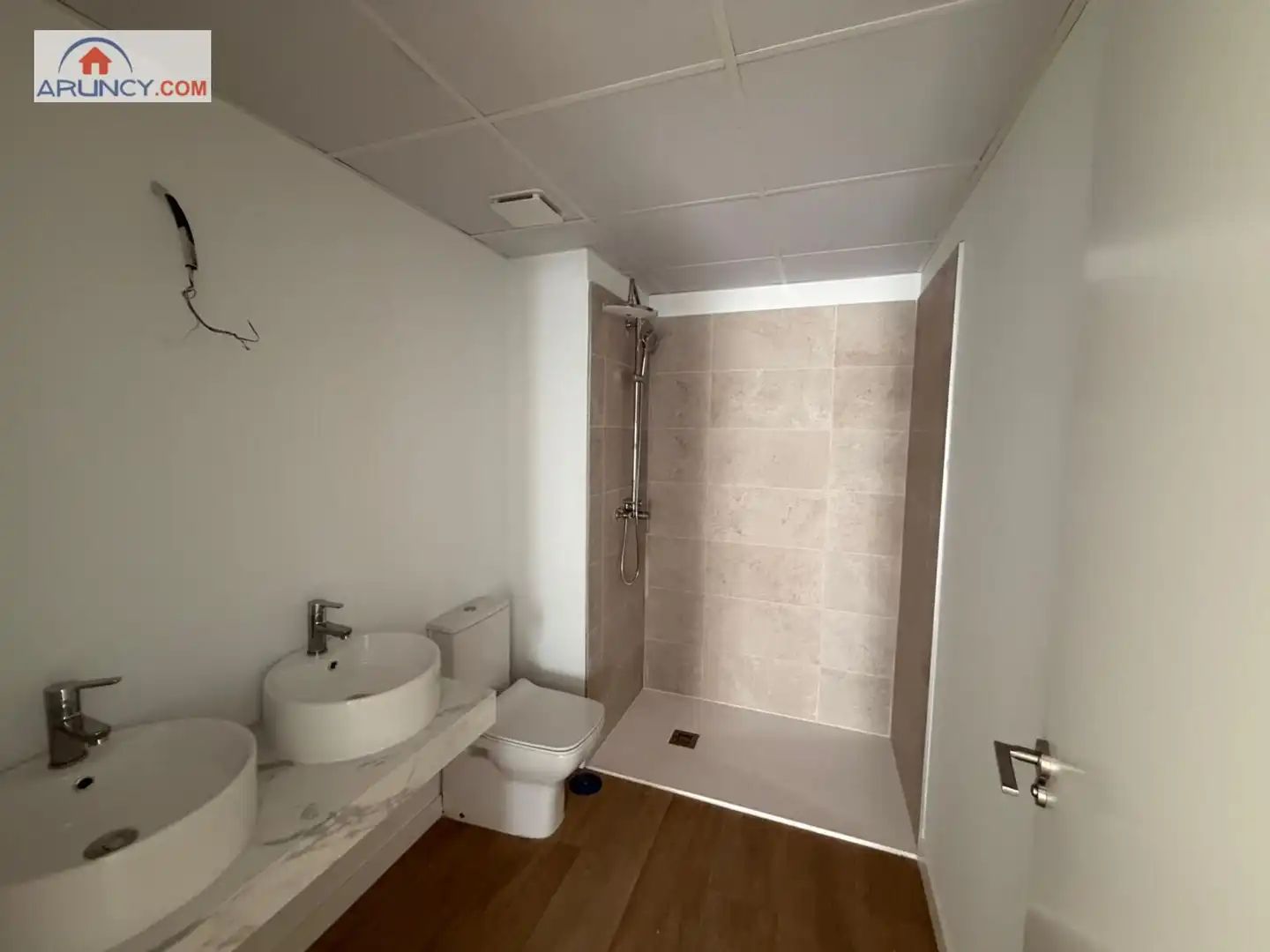 Baño de Estudio en venta en Sevilla con Aire acondicionado, Calefacción y Jardín privado