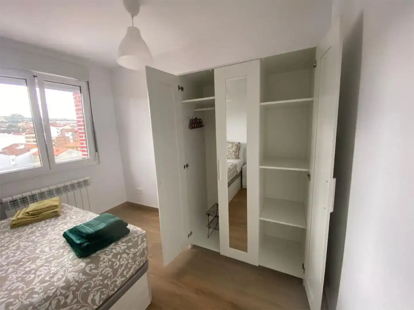 Schlafzimmer von Dachboden zur Miete in Oviedo 