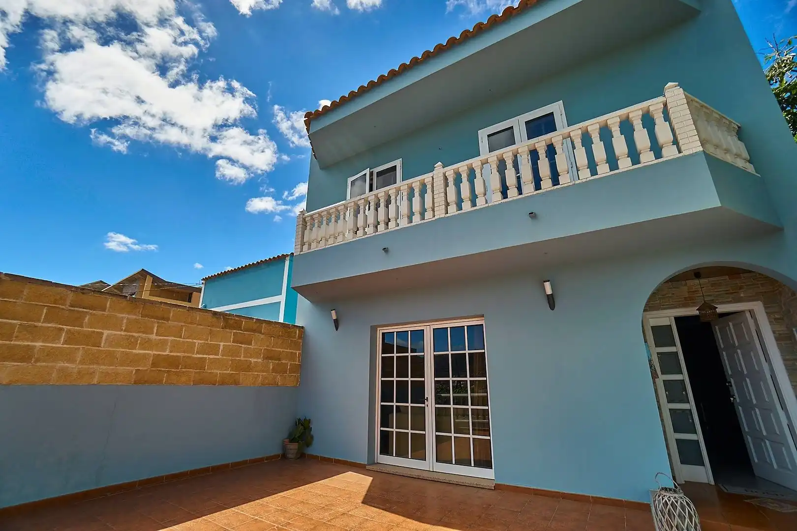 Vista exterior de Casa adosada en venda en Las Palmas de Gran Canaria amb Jardí privat, Terrassa i Traster