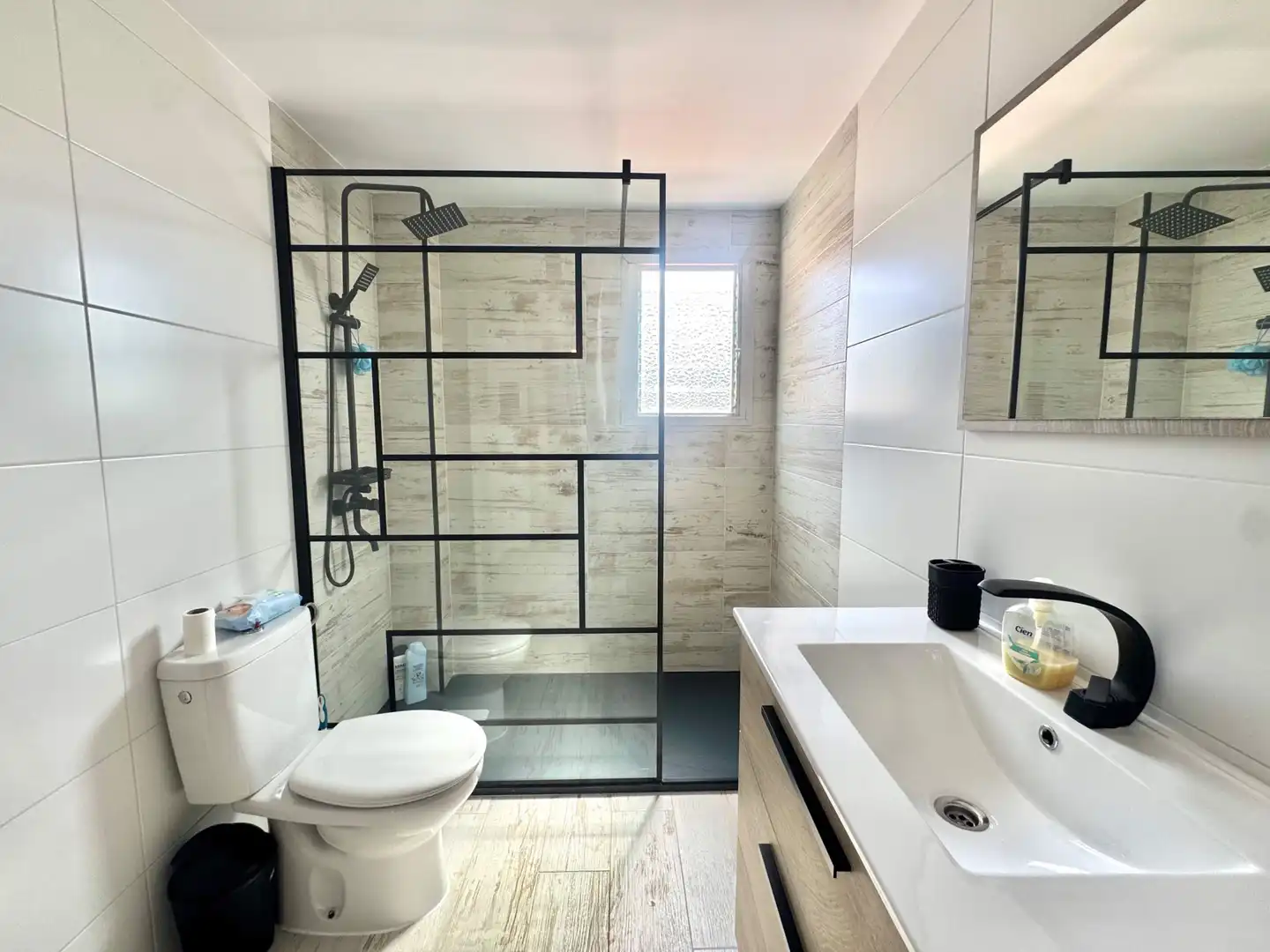 Badezimmer von Wohnung zum Verkauf in Gandia mit Klimaanlage, Abstellraum und Balkon