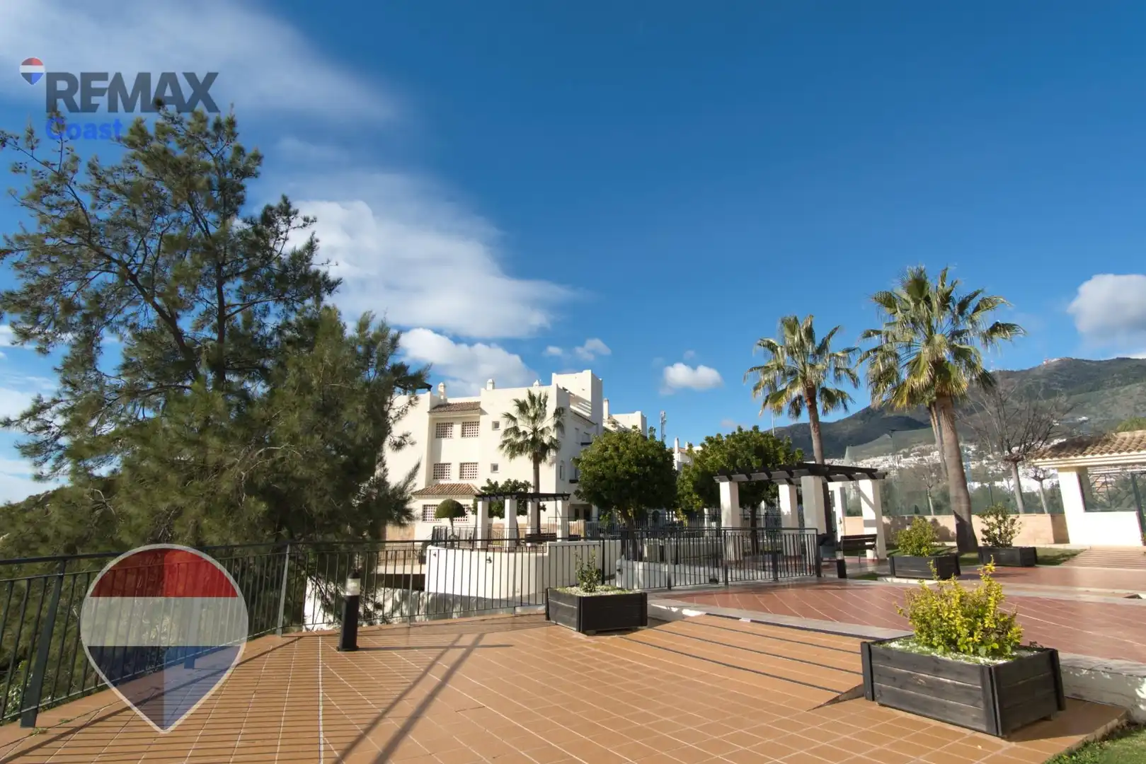 Außenansicht von Wohnung zum Verkauf in Benalmádena mit Klimaanlage, Privatgarten und Gemeinschaftspool