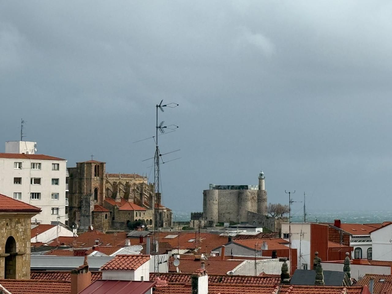 Vista exterior de Pis en venda en Castro-Urdiales amb Calefacció, Parquet i Terrassa