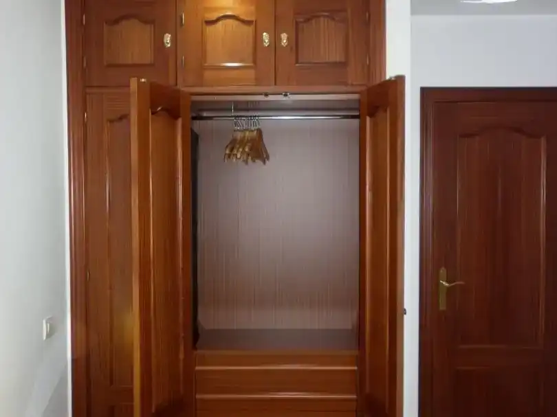 Dormitori de Apartament de lloguer en Dos Hermanas amb Aire condicionat, Moblat i Balcó