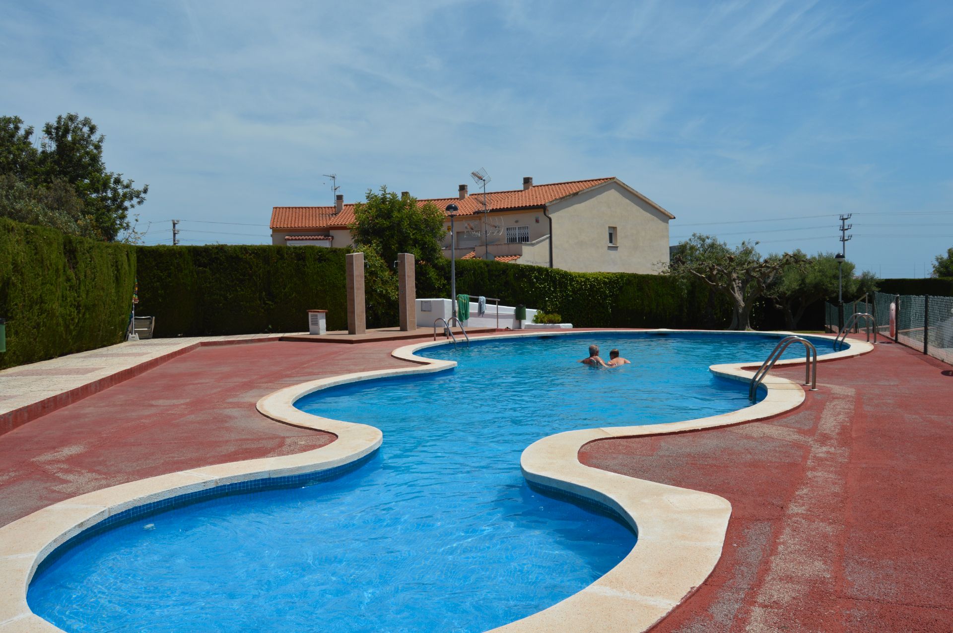 Piscina de Casa adosada en venda en El Vendrell amb Jardí privat, Terrassa i Traster