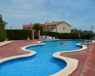 Swimming pool of Single-family semi-detached for sale in El Vendrell  with Terrace, Storage room and Furnished