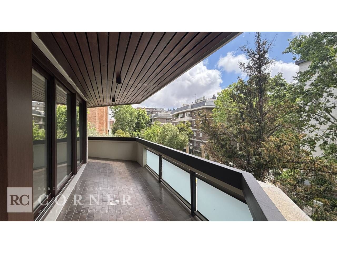Exterior view of Flat for sale in  Barcelona Capital  with Air Conditioner, Heating and Parquet flooring