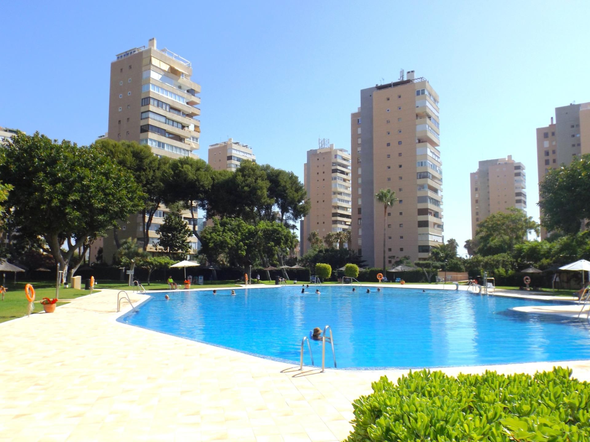 Piscina de Piso en venta en Torremolinos con Aire acondicionado, Calefacción y Jardín privado