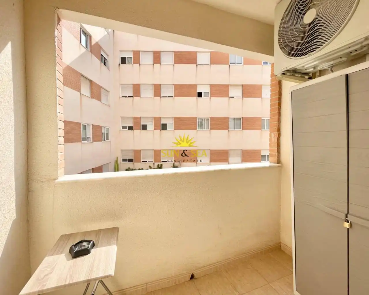 Terrasse von Wohnung zur Miete in Torrevieja mit Klimaanlage, Heizung und Möbliert