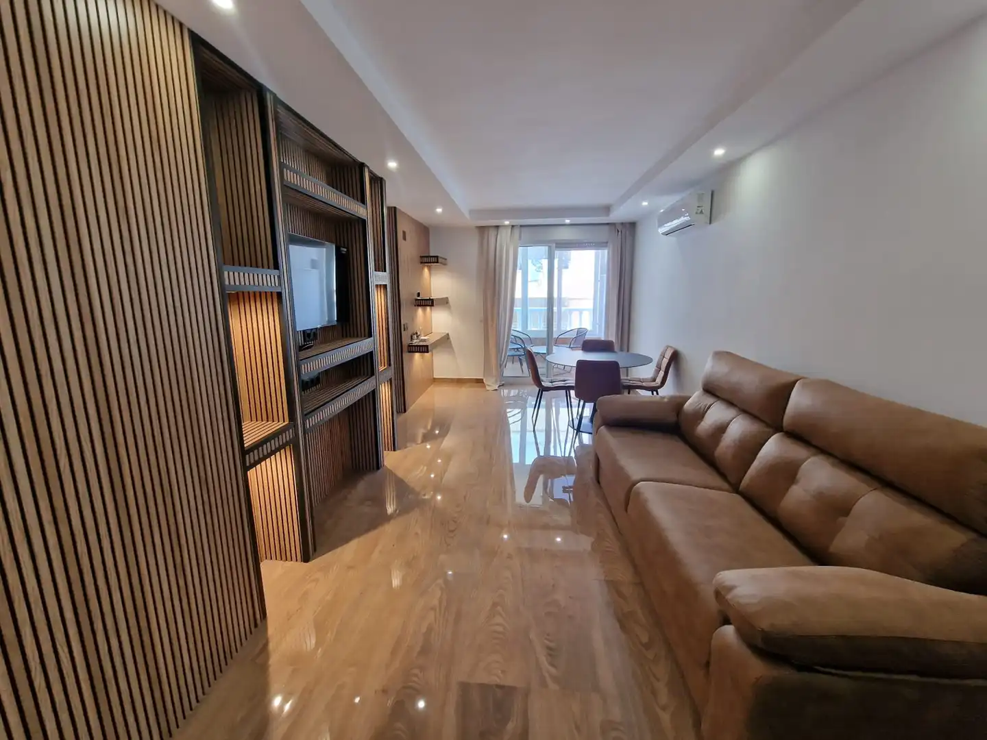 Sala d'estar de Apartament en venda en Torrevieja amb Aire condicionat, Terrassa i Moblat