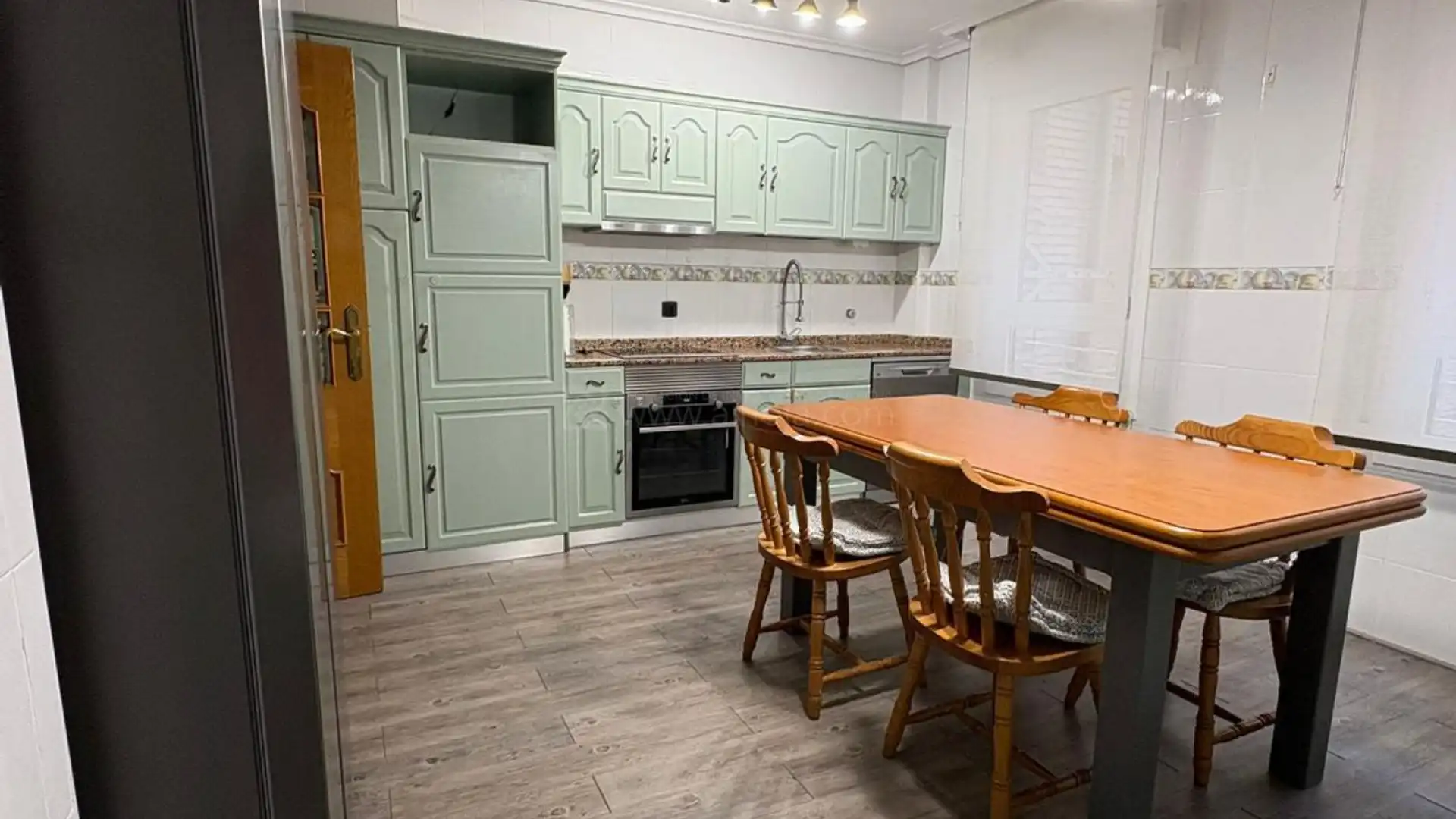 Cocina de Piso en venta en  Logroño con Calefacción, Parquet y Trastero
