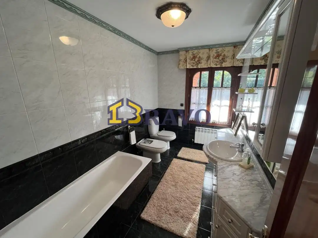 Baño de Casa o chalet en venta en Valle de Mena con Calefacción, Jardín privado y Terraza