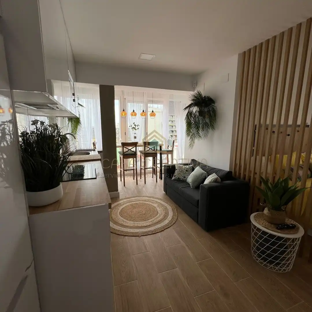Sala de estar de Estudio en venta en Sueca con Aire acondicionado, Calefacción y Amueblado