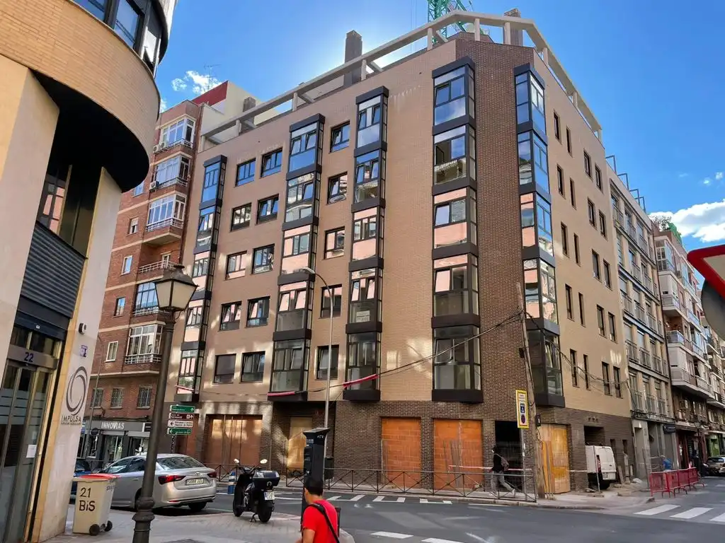 Außenansicht von Wohnung zum Verkauf in Madrid mit Heizung, Abstellraum und Haustechnik