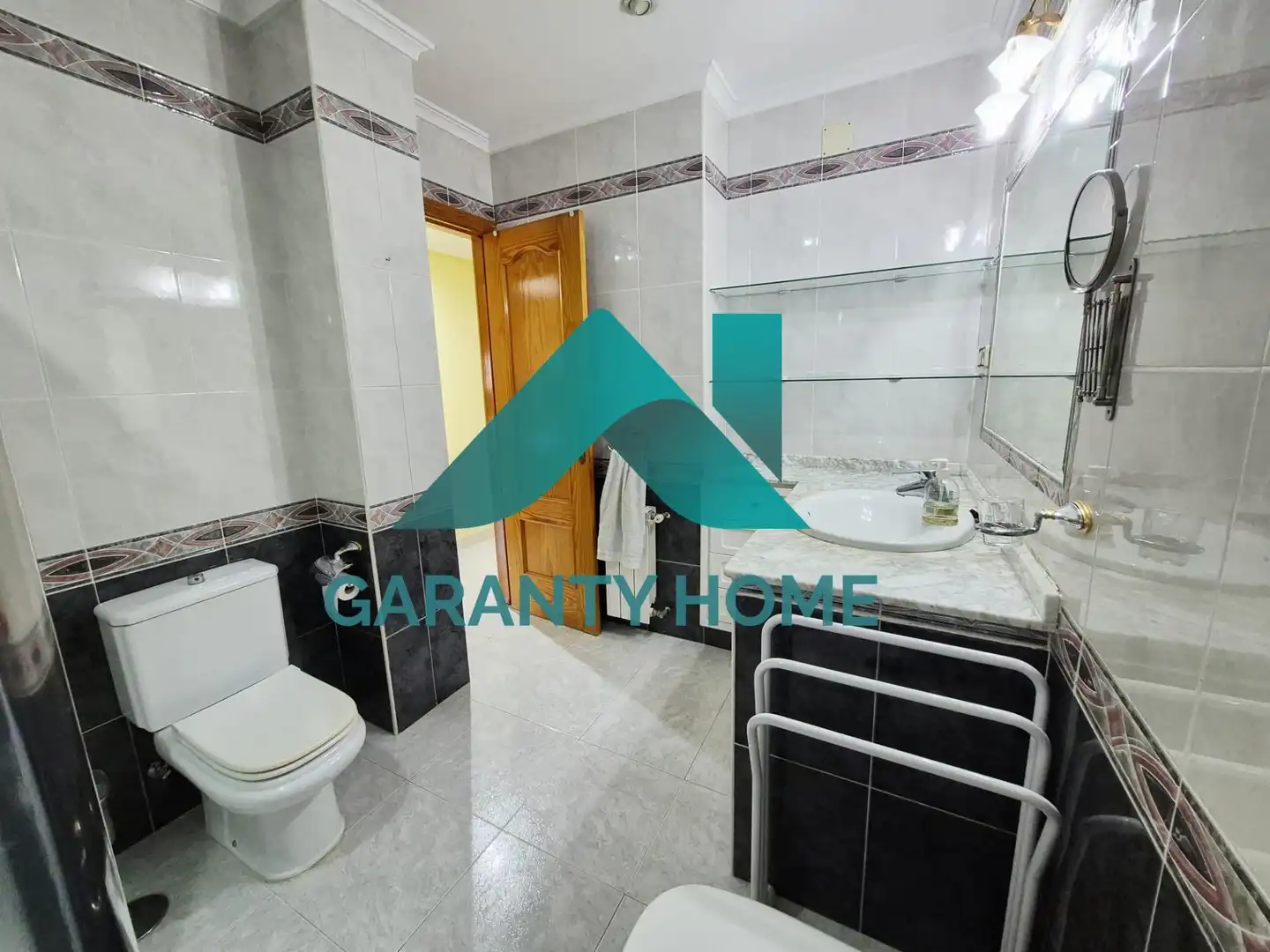 Bathroom of Houses for sale in Cáceres  with Air Conditioner, Heating and Private garden