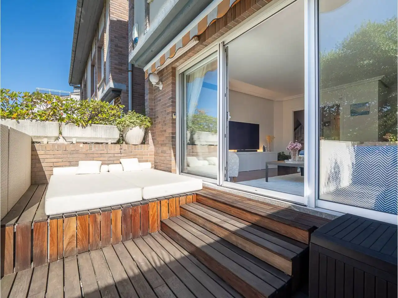 Casa con piscina en venta en Calle Arturo Campión 40, imagen 12