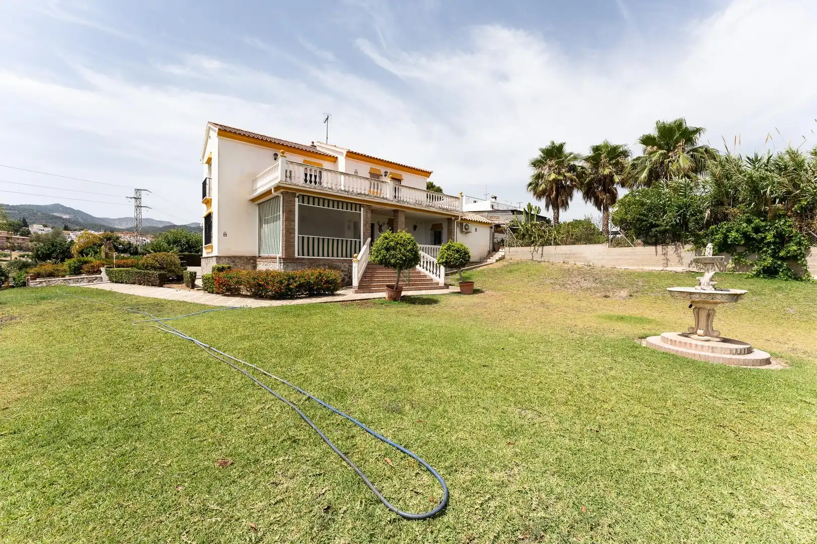 Casa rústica amb jardí en venda a El Romeral - Peñón de Zapata