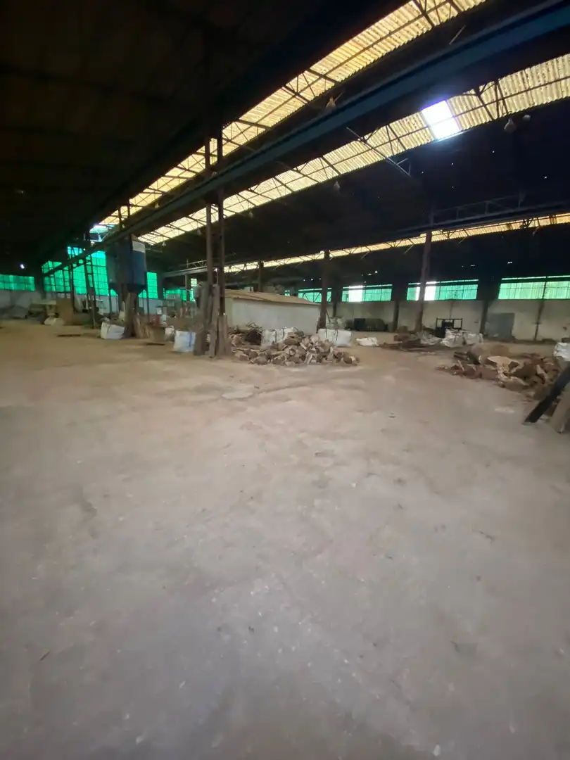 Nave industrial en venta en Riaño - Los Barros