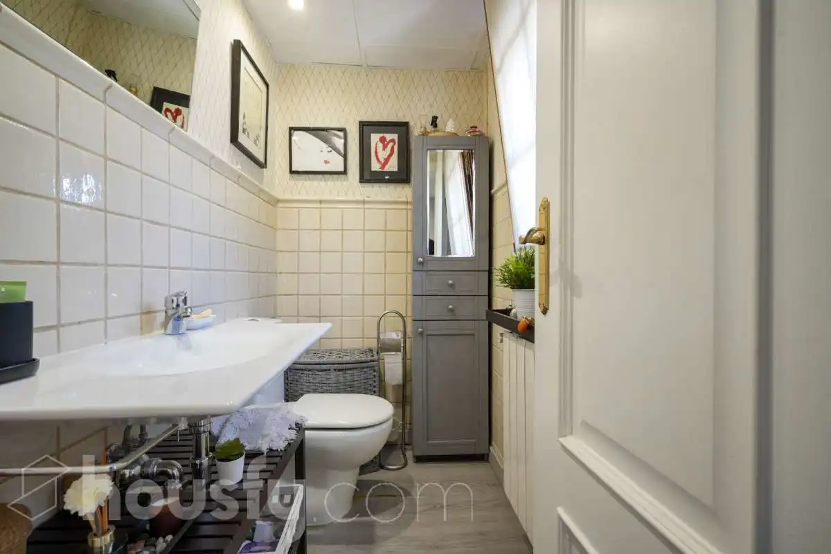 Baño de Casa adosada en venta en Madrid con Aire acondicionado, Calefacción y Jardín privado
